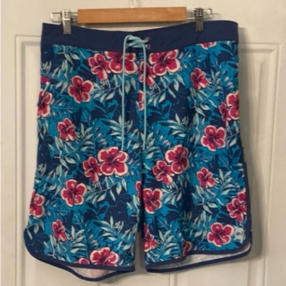 Vineyard Vines Men's Ocean Floral Board Shorts